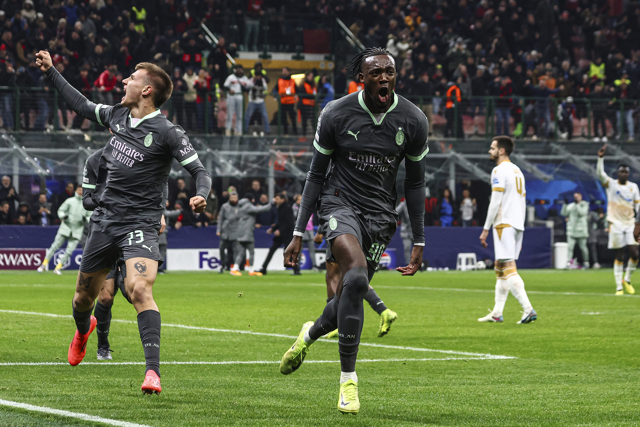 今晚突围战来临,皇家马德里围绕法国杯状态回暖,气氛紧张,更衣室氛围转暖 今晚突围战来临,皇家马德里围绕法国杯状态回暖,气氛紧张,更衣室氛围转暖