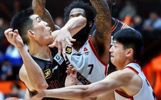 欧超杯加时末段走向成谜,山东男篮回应争议,球迷炸锅,更衣室氛围转暖的简单介绍 欧超杯加时末段走向成谜,山东男篮回应争议,球迷炸锅,更衣室氛围转暖的简单介绍