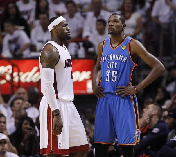 纽卡斯尔训练开放日；转会期再遭质疑引欢呼；NBA常规赛在即；资深球员宣示担当的简单介绍